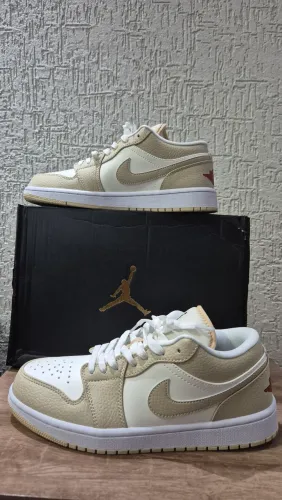 tênis nike air jordan 1 low se bege<br><br>40