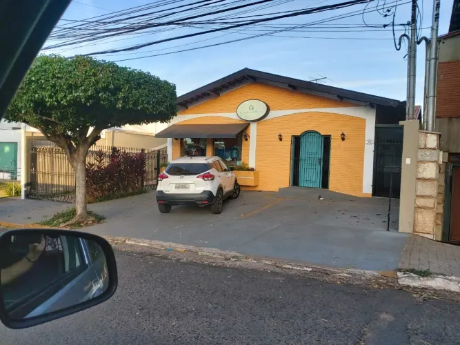 Casa comercial no bairro Jardim dos Estados
