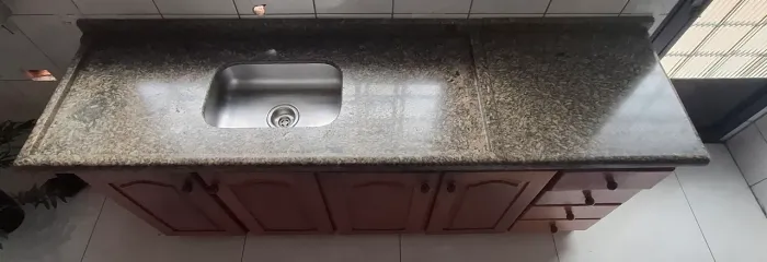 Pia de Granito 2,10m x 0,58m com Cuba Inox (Apenas a Pedra)
