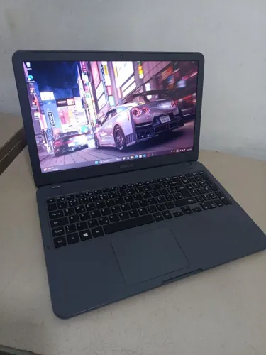 Notebook Samsung core i3 8GB RAM DDR4 SSD top