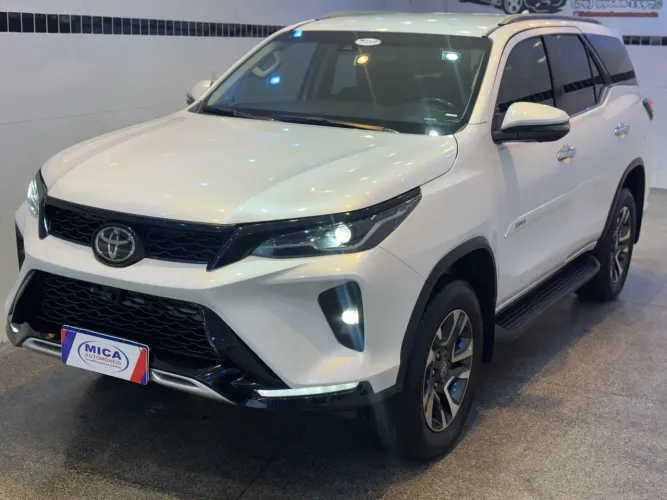 Toyota Hilux SW4 SRX Plat. 4X4 2.8 TB Die. Aut. 2024