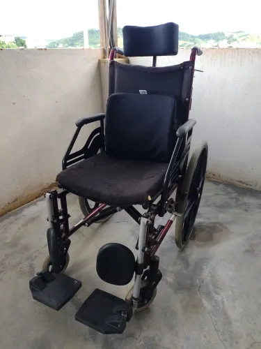 Cadeira de Rodas Reclinável Hospitalar Completa
