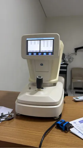 Auto refrator kr7680 Optometria