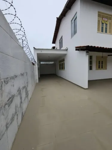 Imóvel para venda possui 185 metros quadrados com 4 quartos em Itapuã - Salvador - BA