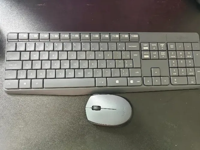 Kit Teclado e Mouse Sem Fio Logitech MK235 - Impecável / Pouco Uso