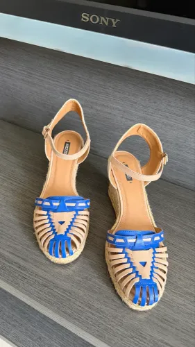 Linda sandália Arezzo tamanho 37