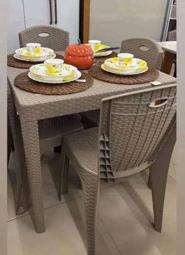 Mesas Ratan