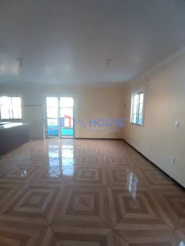 Casa à Venda com 5/4 sendo uma suíte distribuídos em 170m2, localizado na Avenida Itabuna