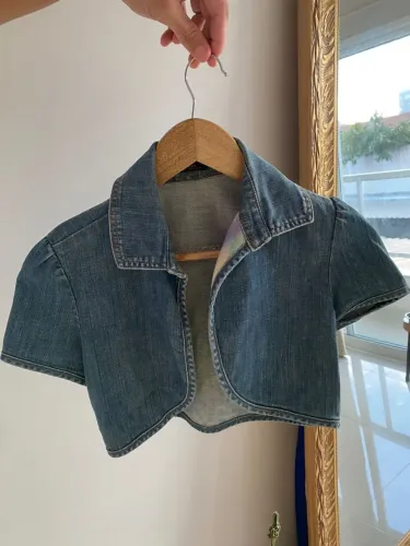 Colete jeans Damyller, forro arco-íris, vintage e estilo