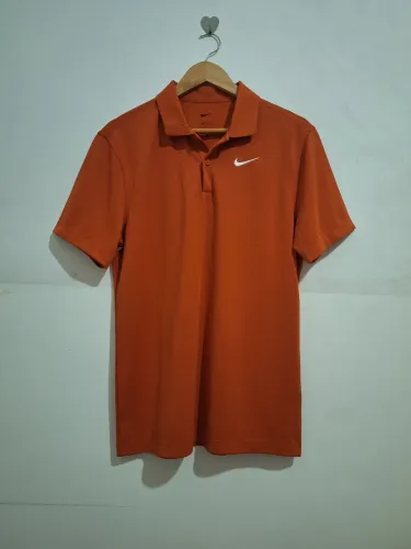 Camisa da Nike P/S dri-fit, modelo polo na cor laranja. Impecável!
