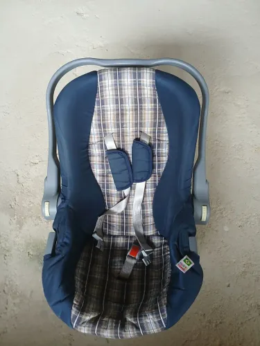 Bebê conforto pouco usado.