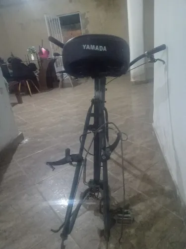 Quadro de bike com guidao, banco e freio