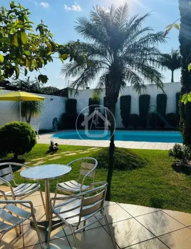 CASA COM 03 QUARTOS SENDO 01 SUÍTE