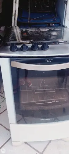 Vendo esse fogão 4 bocas Electrolux funcionando perfeitamente 420 reais *.