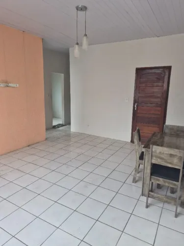 APARTAMENTO 2/4 NO ROMA - RUA COM SAÍDA PARA PRAIA