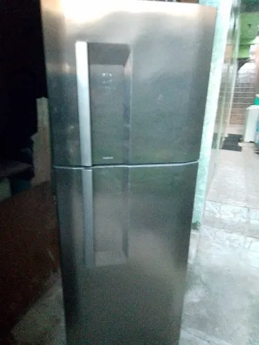 Geladeira eletrolux  DC 51X com defeito 