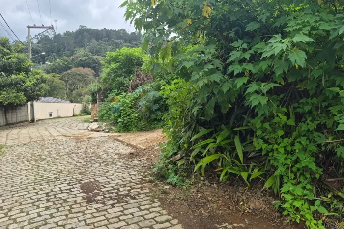 Terreno à Venda no Parque do Imbui, RJ