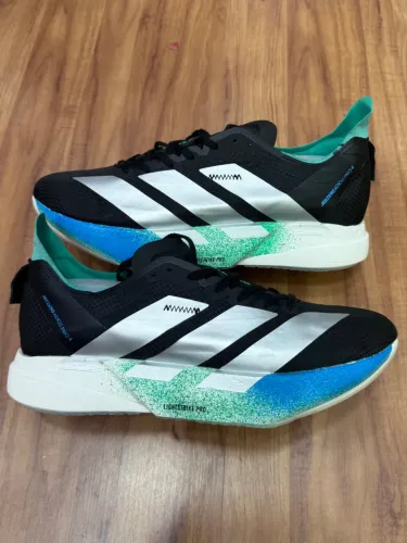 Tênis adizero colorido para corrida com placa 38 ao 43