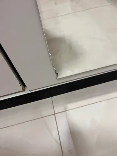 Roupeiro feito em marcenaria 