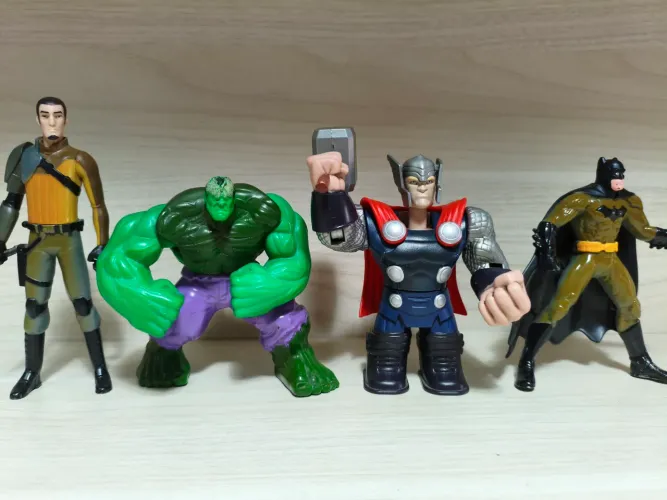 Bonecos combo Star Wars Hasbro Batman Hulck de coleção.