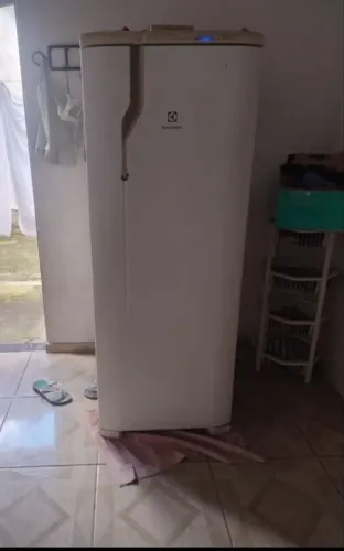 Vendo geladeira Eletrolux 
