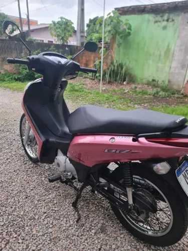 Vendo linda biz 125 2014 es C/ partida elétrica