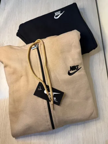 Conjunto de moletom Nike