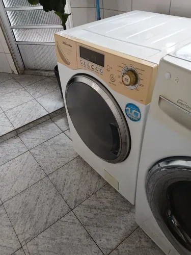 Lava e seca 9kg 127v Perfeitamente limpa e testada