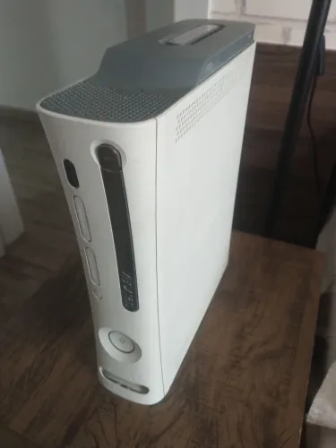 Xbox360 fat com 3 luzes vermelhas + fonte 110v que não funciona (retirada de peças)