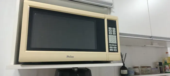 Vende-se Microondas Philco branco220V