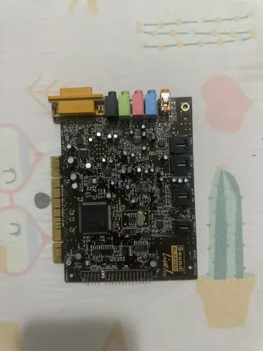 Placa de Som Retro Creative Sound Blaster Live! 5.1 SB0100 PCI