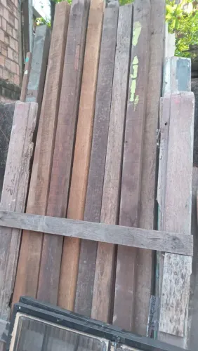 Folhas de compensados e pernamanga