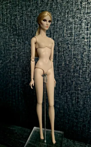 Fashion Royalty Integrity Toys Elise Jolie