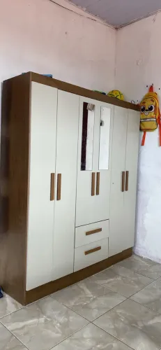 Guarda roupa semi novo