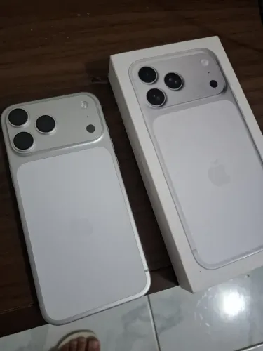 iphone 17 pro Max silver