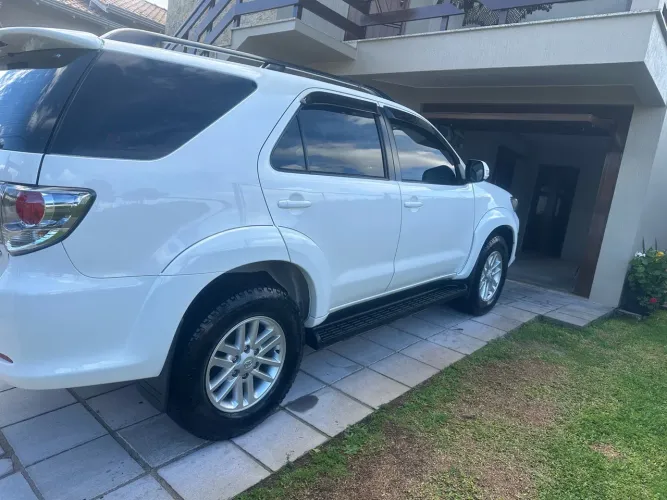 Toyota Hilux SW4 SRV D4-d 4X4 3.0 TDI Dies. AUT 2015