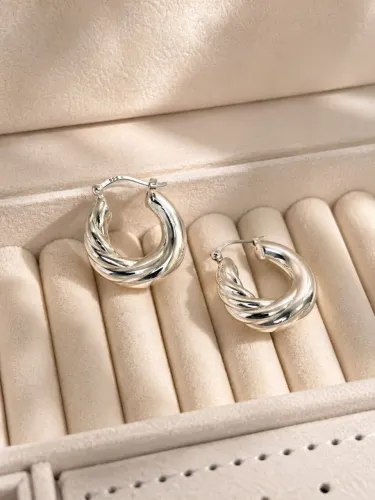 Argola texturizada <br>R$ 398,00<br>R$ 248,00