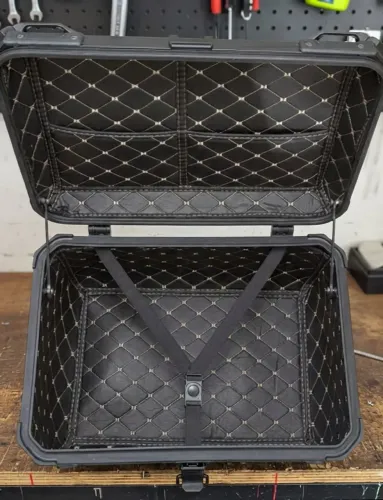 Bau 65L aluminio e resina