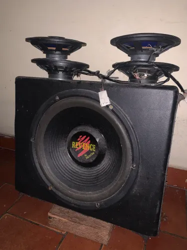 Kit Som Automotivo - CAIXA Grave 28cm + 4 falantes 15cm