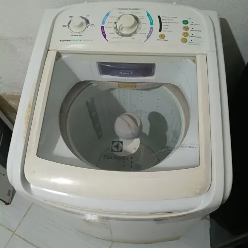 Máquina de lavar Eletrolux 9 kg pegando tudo