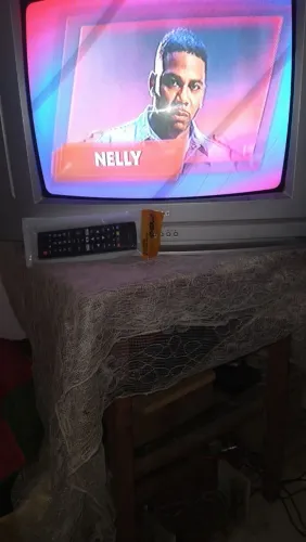 Tv LG 20 polegadas com controle remoto e conversor.