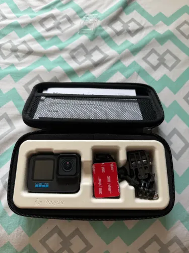 GoPro Hero 10 Black com acessórios