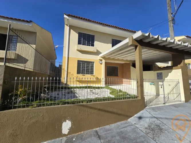 SOBRADO EM CONDOMÍNIO COM 3 DORMS | COZINHA COM ARMÁRIOS | BOQUEIRÃO