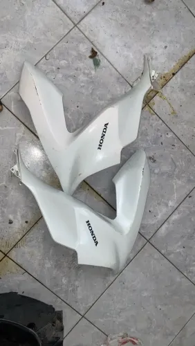 carenagens dianteiras (lados direito e esquerdo) da Honda PCX 150
