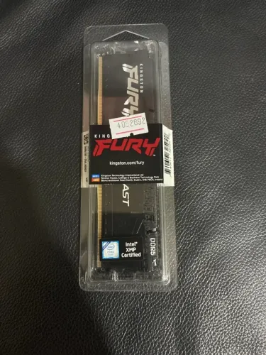 2 Memórias Kingston 8GB 5600mhz CL40