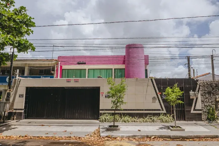 Casa à venda em Candeias 400m², 4 quartos, piscina e ambientes amplos para viver com conf