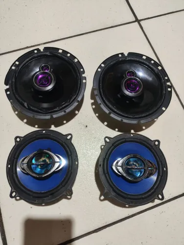 04 alto falantes - 2x Pioneer (6") + 2x Hurricane (5")