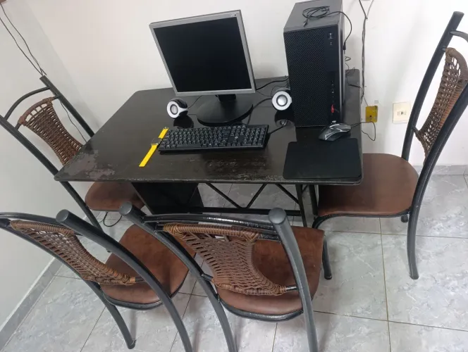 mesa de pedra ardósia com 4 cadeiras