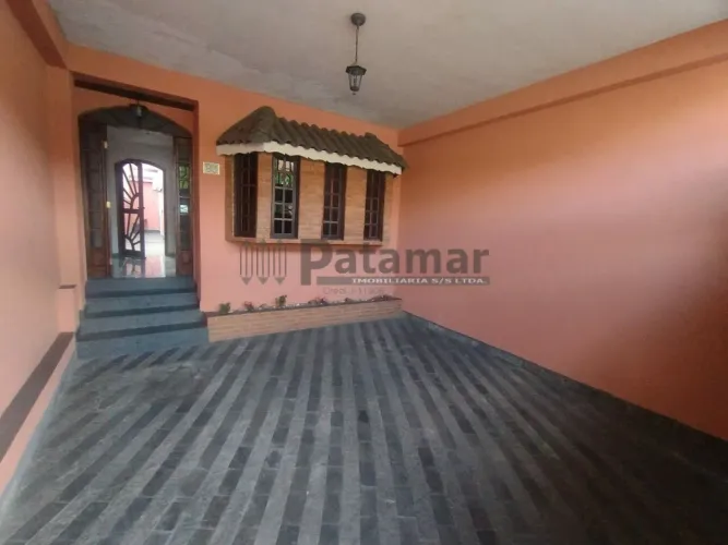 Sobrado com 4 Quartos e 2 banheiros à Venda, 180 m²