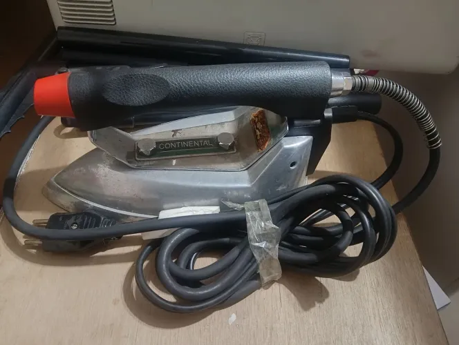 Ferro de passar industrial Continental VAP-25 2,5kg
